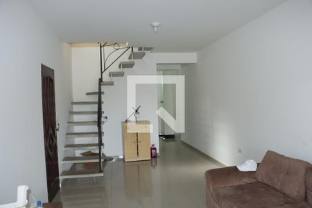 Casa para alugar com 3 quartos, 200m² em Jardim Sao Miguel, Cotia