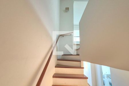 Escada  de apartamento à venda com 1 quarto, 101m² em Jardim Paraíso, Campinas