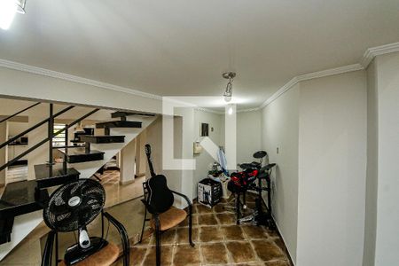 Casa para alugar com 3 quartos, 260m² em Jardim Independência (são Paulo), São Paulo