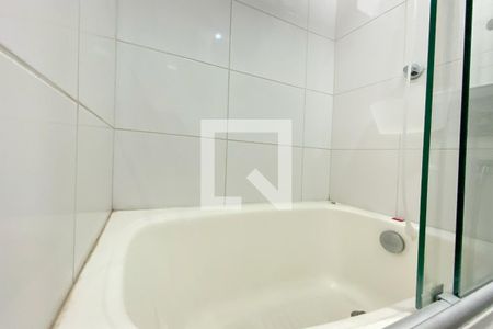 Banheiro da Suíte 1 de apartamento para alugar com 2 quartos, 56m² em Carmo, Belo Horizonte