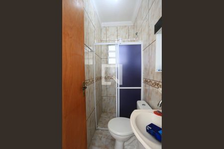 Banheiro de casa para alugar com 3 quartos, 50m² em Vila Ernesto, São Paulo