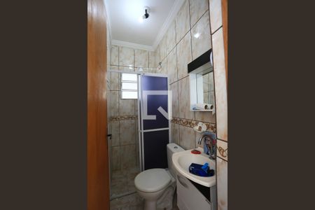 Banheiro de casa para alugar com 3 quartos, 50m² em Vila Ernesto, São Paulo