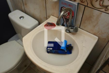 Banheiro de casa para alugar com 3 quartos, 50m² em Vila Ernesto, São Paulo