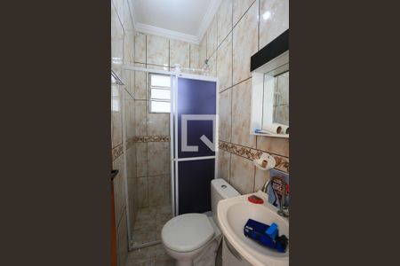 Banheiro de casa para alugar com 3 quartos, 50m² em Vila Ernesto, São Paulo