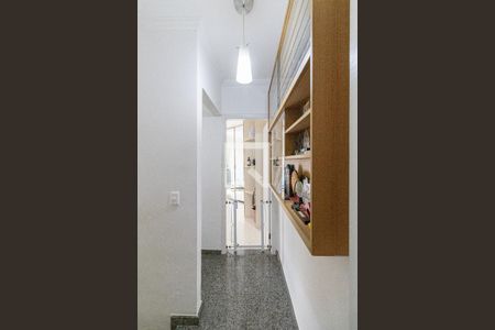 Corredor de casa de condomínio para alugar com 3 quartos, 180m² em Vila Lais, São Paulo
