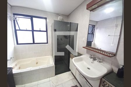 Banheiro de apartamento para alugar com 1 quarto, 40m² em Centro, São Vicente