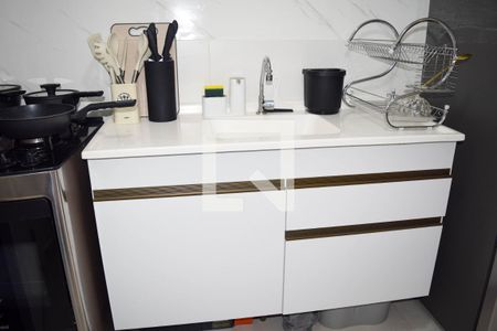 Cozinha  de apartamento para alugar com 1 quarto, 27m² em Guaiauna, São Paulo