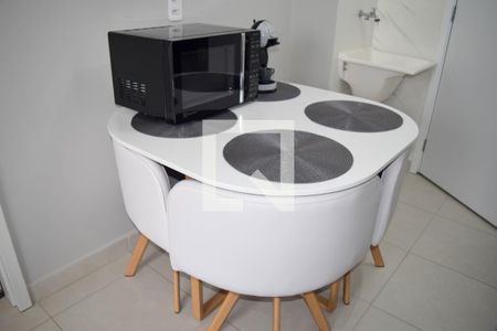 Cozinha  de apartamento para alugar com 1 quarto, 27m² em Guaiauna, São Paulo