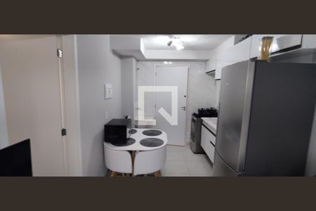 Cozinha de apartamento para alugar com 1 quarto, 27m² em Guaiauna, São Paulo