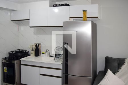Cozinha  de apartamento para alugar com 1 quarto, 27m² em Guaiauna, São Paulo
