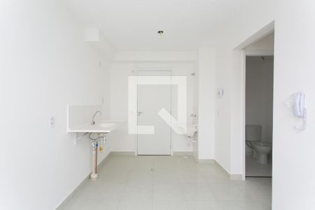 Sala / Cozinha  de apartamento para alugar com 2 quartos, 32m² em Vila Carmosina, São Paulo