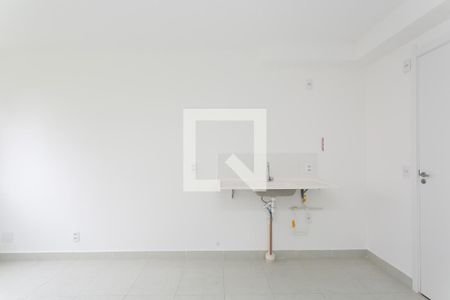 Sala / Cozinha  de apartamento para alugar com 2 quartos, 32m² em Vila Carmosina, São Paulo