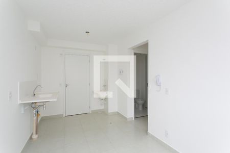 Sala / Cozinha  de apartamento para alugar com 2 quartos, 32m² em Vila Carmosina, São Paulo