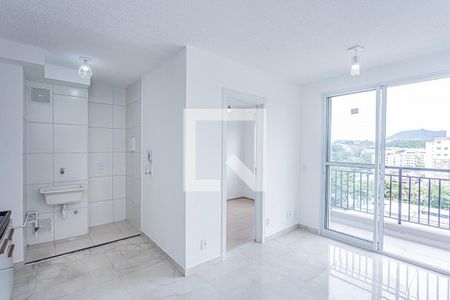 Sala, cozinha e área de serviço de apartamento para alugar com 2 quartos, 39m² em Vila Barreto, São Paulo