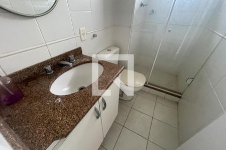 Banheiro de apartamento para alugar com 2 quartos, 100m² em Jardim Vinte E Cinco de Agosto, Duque de Caxias