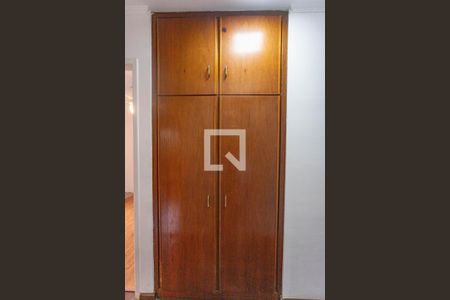 Corredor - armário  de apartamento para alugar com 3 quartos, 74m² em Vila Conceicao, Diadema