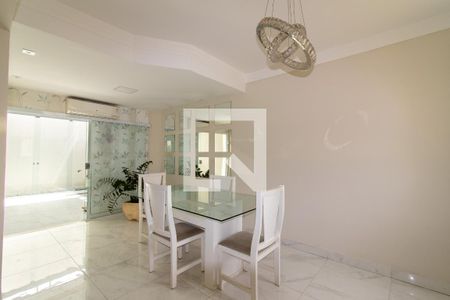 Sala de casa de condomínio para alugar com 3 quartos, 95m² em Parque São Quirino, Campinas