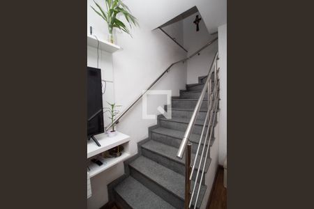 Escada de casa à venda com 4 quartos, 150m² em Vila Bancaria Munhoz, São Paulo