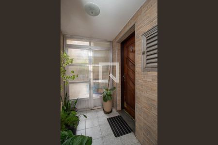 Hall de entrada de casa para alugar com 4 quartos, 150m² em Vila Bancaria Munhoz, São Paulo