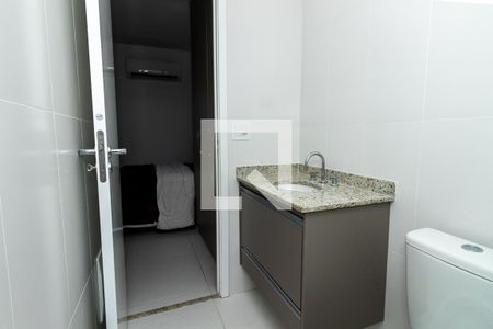 Banheiro de kitnet/studio para alugar com 1 quarto, 28m² em Perdizes, São Paulo