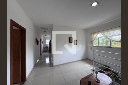 Sala (Segundo andar) de casa de condomínio para alugar com 3 quartos, 260m² em Vargem Grande, Rio de Janeiro