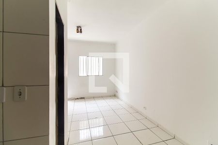 Sala de casa de condomínio para alugar com 2 quartos, 62m² em Vila Campanela, São Paulo