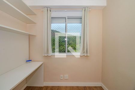 Quarto 1 de apartamento para alugar com 2 quartos, 57m² em Jardim Carvalho, Porto Alegre