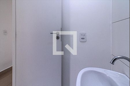 banheiro social_4 de apartamento para alugar com 2 quartos, 43m² em Jardim Imperador (zona Sul), São Paulo