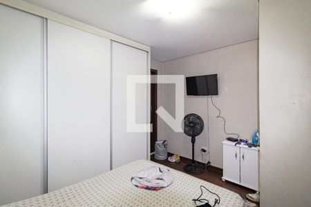 Suíte de casa à venda com 5 quartos, 200m² em Santa Maria, Osasco