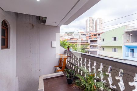 Sacada de casa à venda com 5 quartos, 200m² em Santa Maria, Osasco