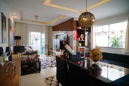 Sala de casa à venda com 3 quartos, 300m² em Charitas, Niterói