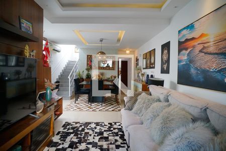 Sala de casa à venda com 3 quartos, 300m² em Charitas, Niterói