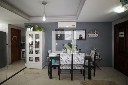 Sala de casa à venda com 3 quartos, 300m² em Jardim Carvalho, Porto Alegre