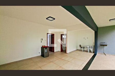 Entrada de casa para alugar com 5 quartos, 255m² em Sagrada Família, Belo Horizonte