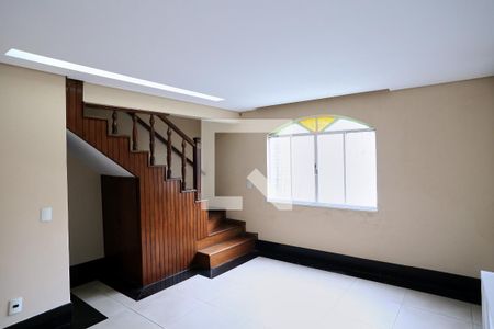 Sala de casa à venda com 3 quartos, 109m² em Esplanada, Belo Horizonte