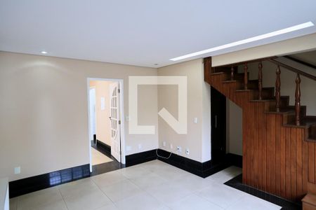 Sala de casa à venda com 3 quartos, 109m² em Esplanada, Belo Horizonte