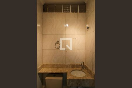 Lavabo de casa para alugar com 3 quartos, 132m² em Jardim Clara Regina, São Paulo