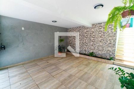 Garagem de casa à venda com 3 quartos, 128m² em Cidade Domitila, São Paulo