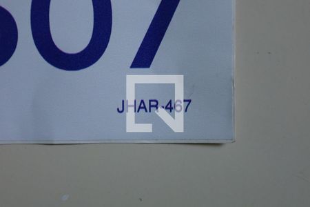 Placa instalada na janela do imóvel - Código da placa JHAR-467 de apartamento para alugar com 2 quartos, 43m² em Jardim Robru, São Paulo
