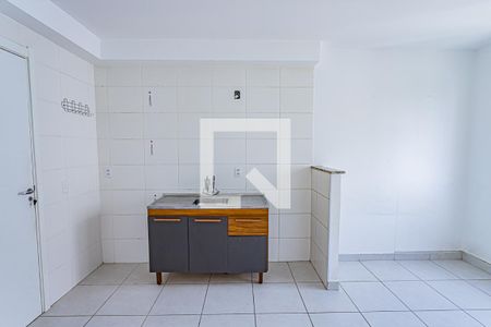 Sala, cozinha e área de serviço de apartamento à venda com 2 quartos, 32m² em Piqueri, São Paulo