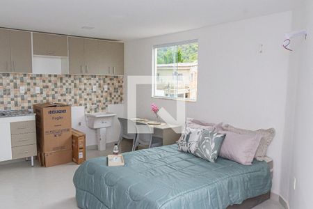 Sala/Quarto de kitnet/studio para alugar com 1 quarto, 25m² em Campo Grande, Rio de Janeiro