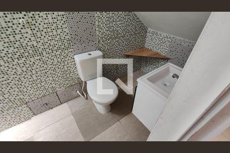 Banheiro da Suíte de casa para alugar com 2 quartos, 90m² em Santo Antônio Paulista, Ferraz de Vasconcelos