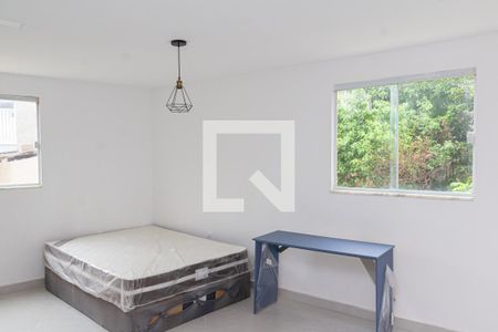 Sala/Quarto de kitnet/studio para alugar com 1 quarto, 25m² em Campo Grande, Rio de Janeiro