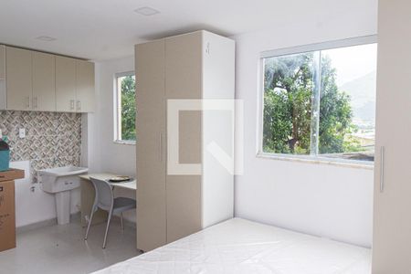 Sala/Quarto de kitnet/studio para alugar com 1 quarto, 25m² em Campo Grande, Rio de Janeiro