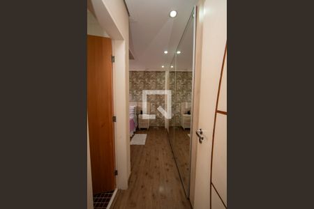 Quarto de apartamento para alugar com 2 quartos, 76m² em Jardim Tupanci, Barueri