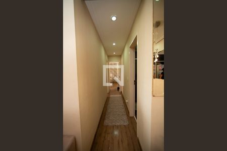 Corredor de apartamento para alugar com 2 quartos, 76m² em Jardim Tupanci, Barueri