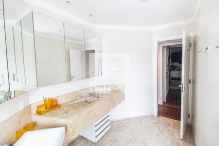 Banheiro da Suíte de casa de condomínio à venda com 4 quartos, 2400m² em Alphaville, Santana de Parnaíba