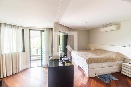 Escada de casa de condomínio à venda com 4 quartos, 2400m² em Alphaville, Santana de Parnaíba