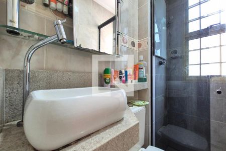 Banheiro de apartamento à venda com 3 quartos, 70m² em Loteamento Parque São Martinho, Campinas