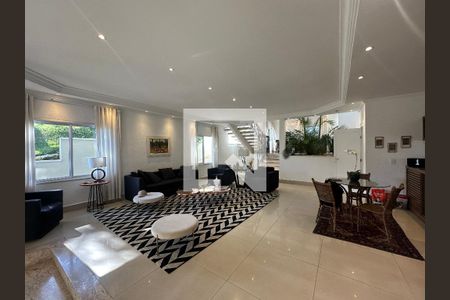 Sala de casa de condomínio para alugar com 5 quartos, 680m² em Residencial Morada dos Lagos, Barueri